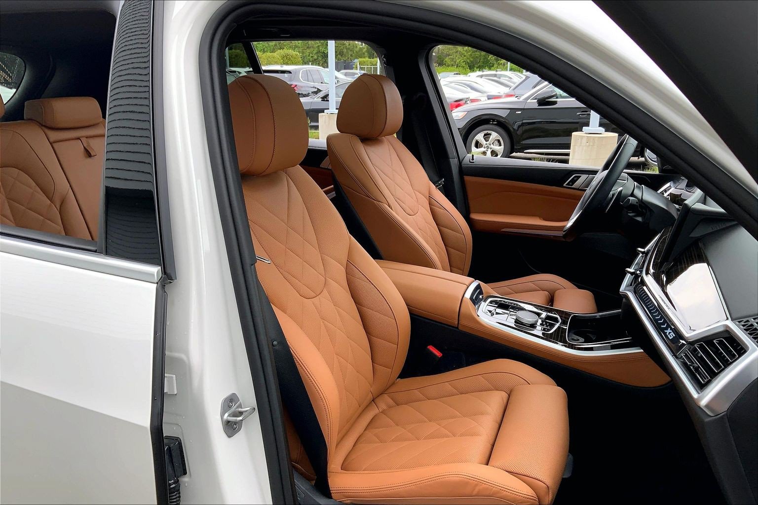 Used 2025 BMW X5 xDrive50e w/ Premium Package AWD/4WD image 17