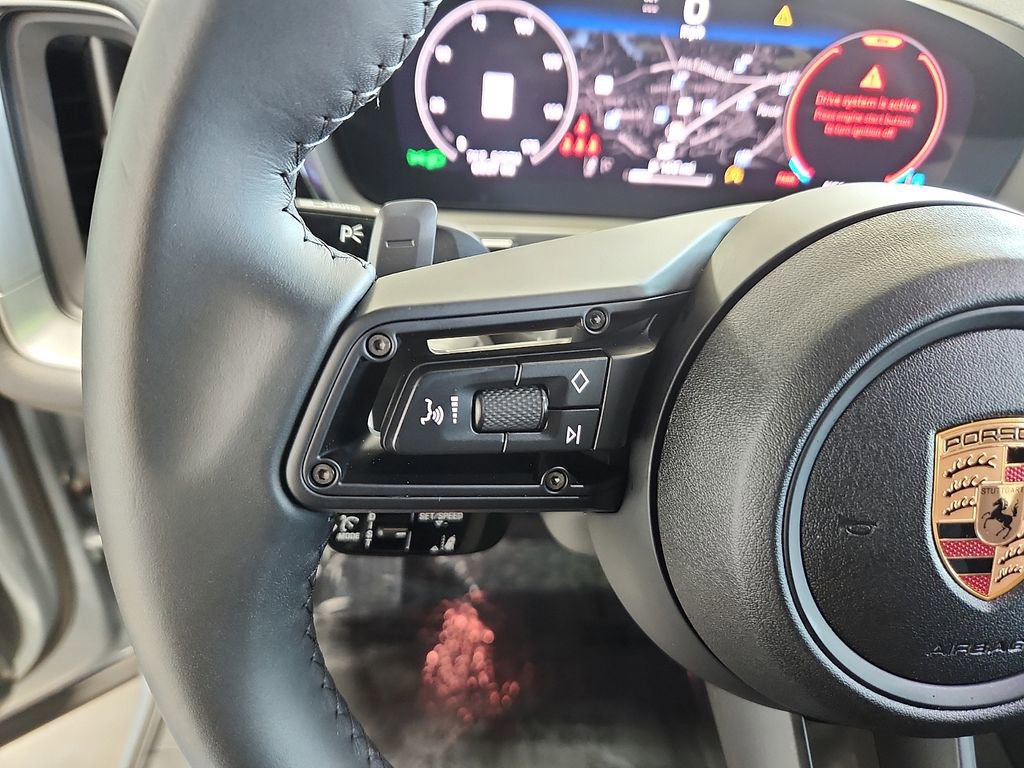 Used 2025 Porsche Cayenne image 22