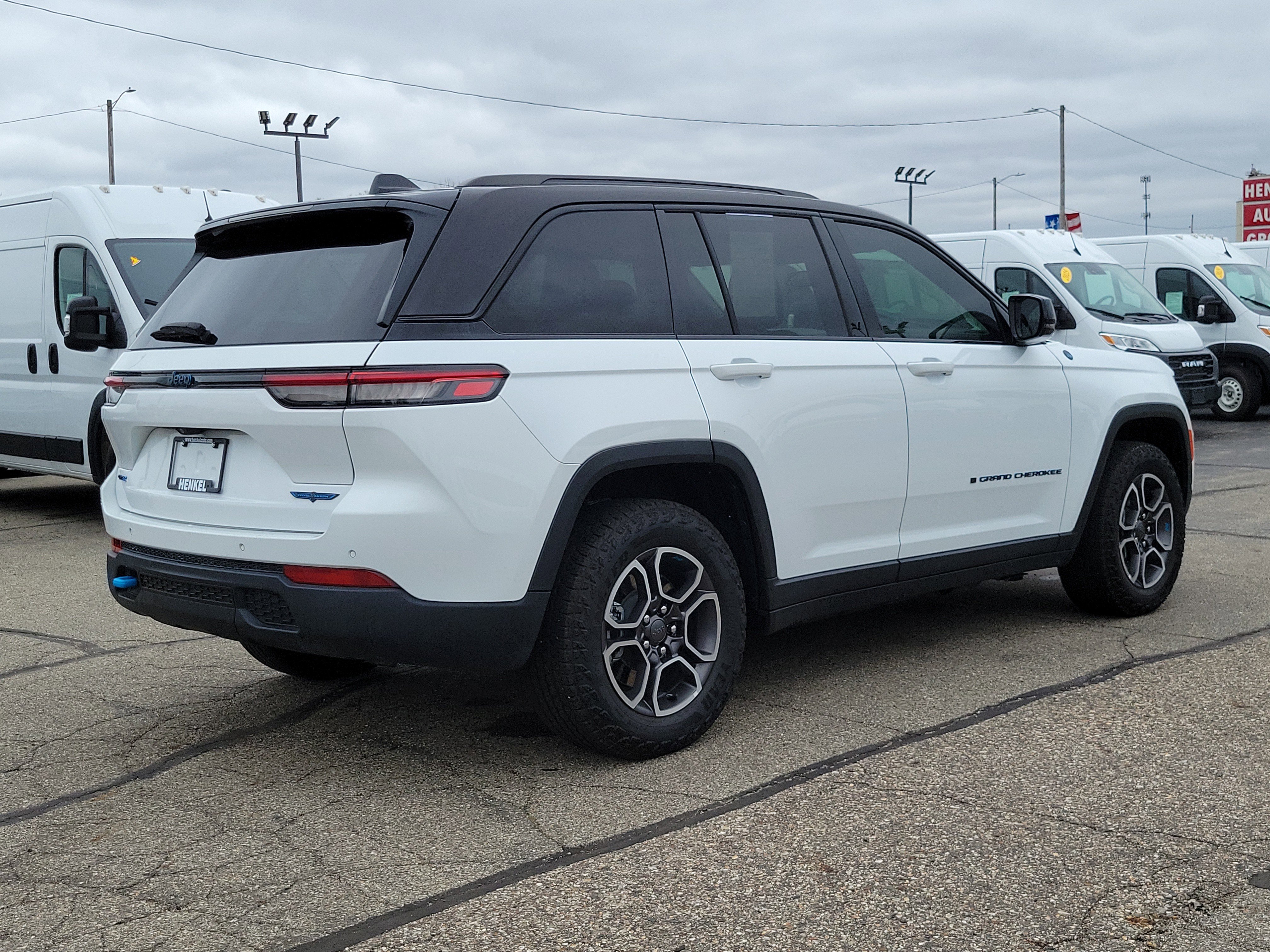 Used 2022 Jeep Grand Cherokee Trailhawk AWD/4WD image 4