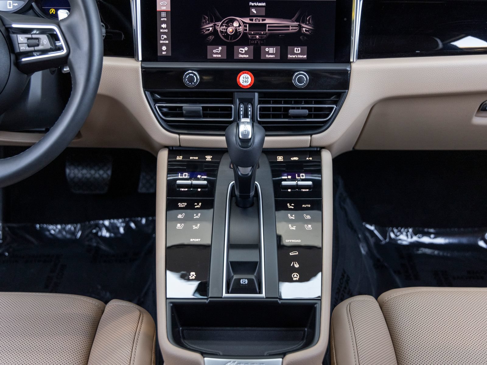 Certified 2026 Porsche Macan AWD/4WD image 46