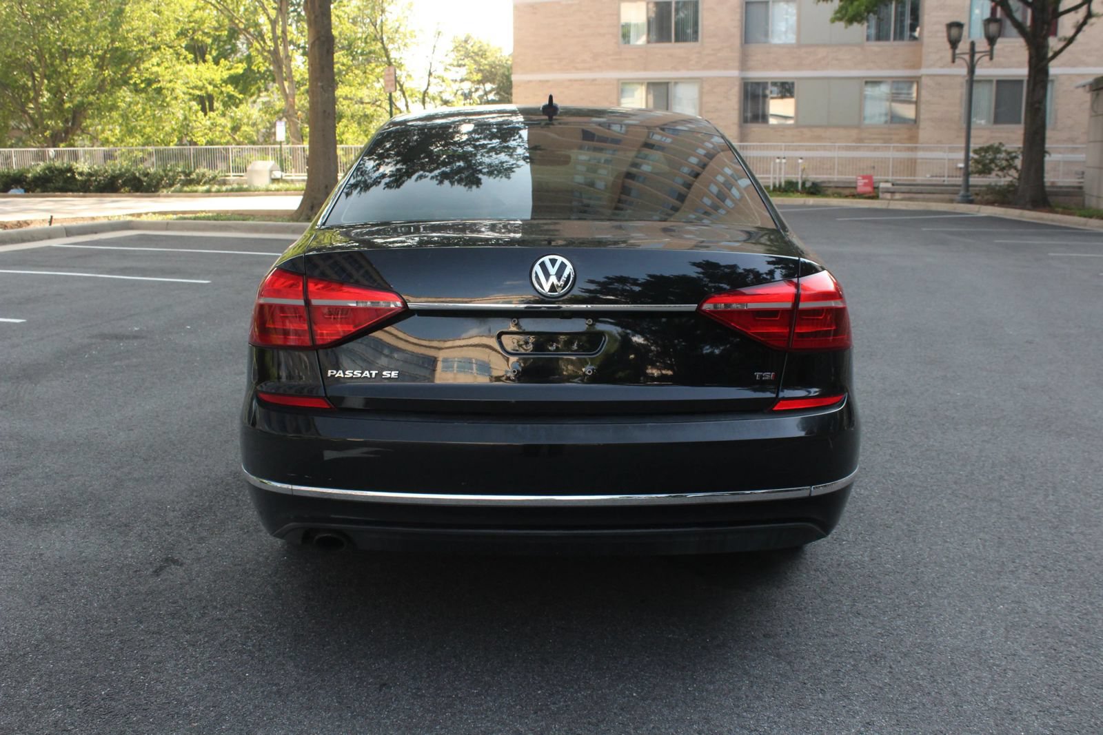 Used 2016 Volkswagen Passat 1.8T SE FWD image 8