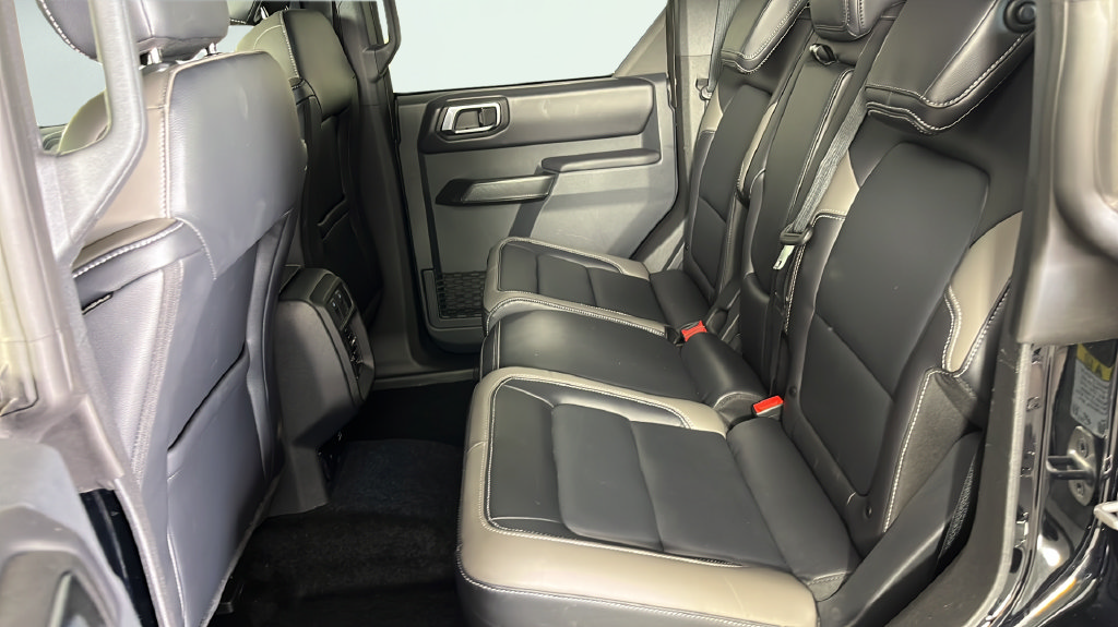 Used 2025 Ford Bronco Outer Banks w/ Sasquatch Package AWD/4WD image 20