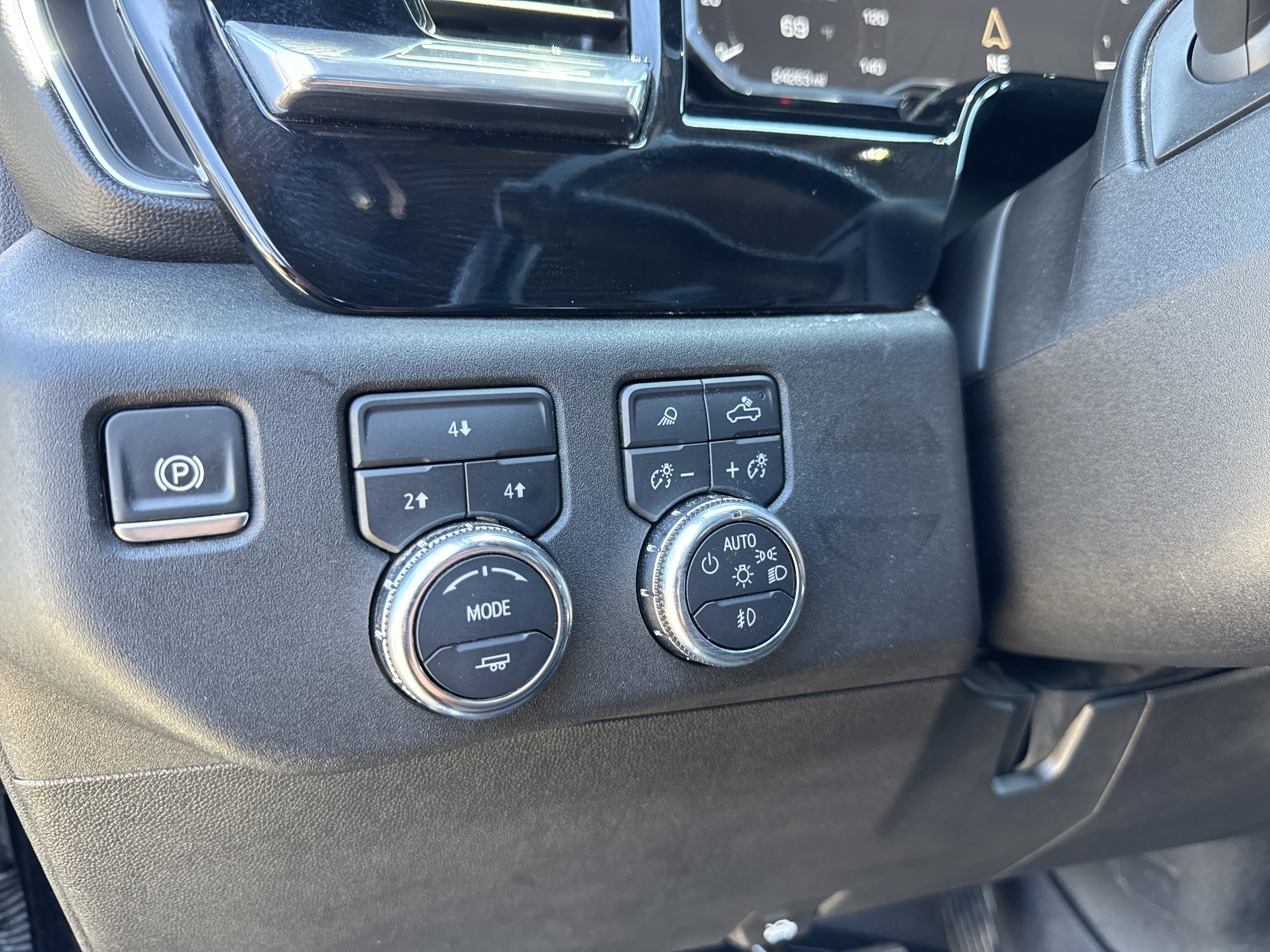 Used 2025 GMC Sierra 3500 SLE AWD/4WD image 12