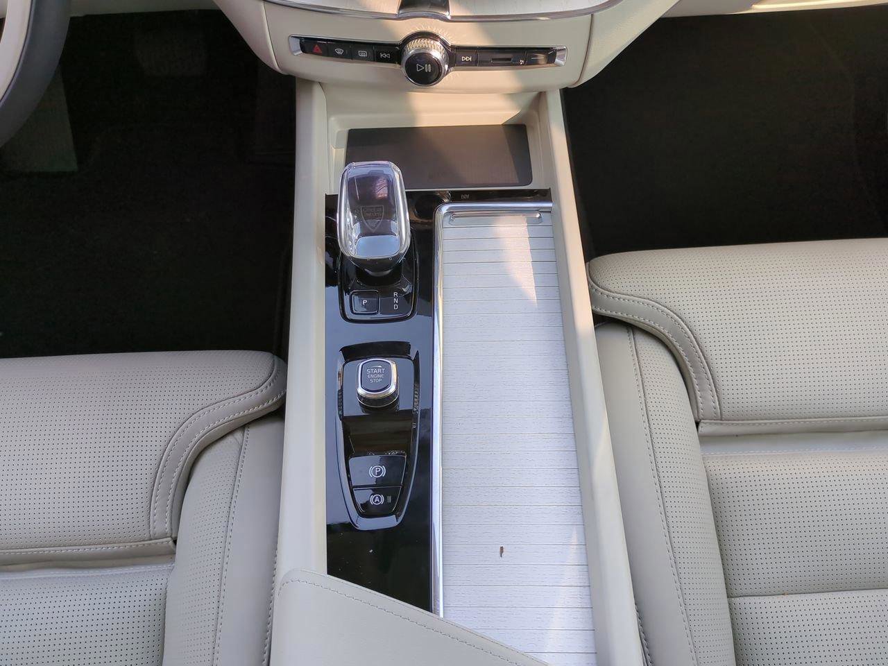 New 2026 Volvo XC60 B5 Ultra w/ Climate Package image 17