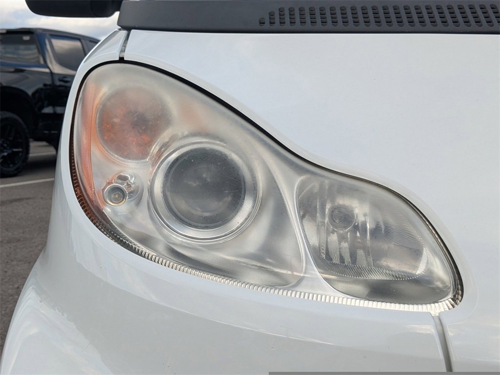 Used 2015 smart fortwo passion image 11