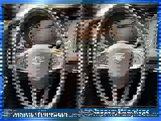 Used 2023 Cadillac XT4 Luxury w/ Cold Weather Package image 16