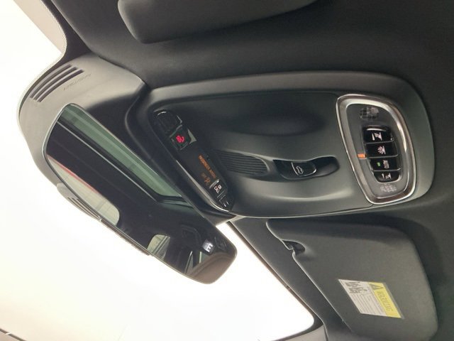 Used 2021 Volvo V60 T5 Cross Country image 21