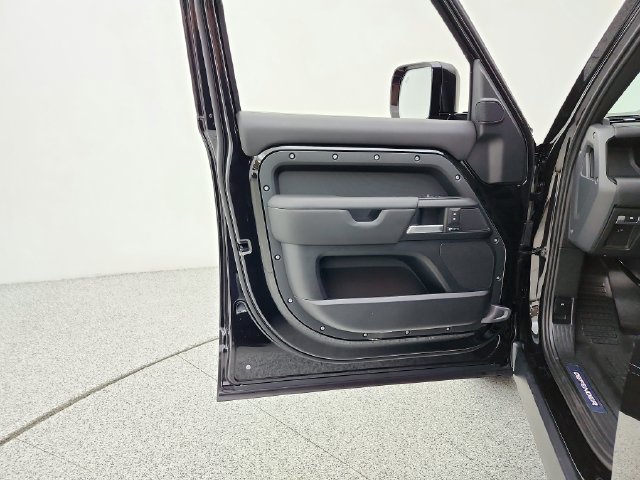 New 2026 Land Rover Defender 130 X-Dynamic SE AWD/4WD image 27