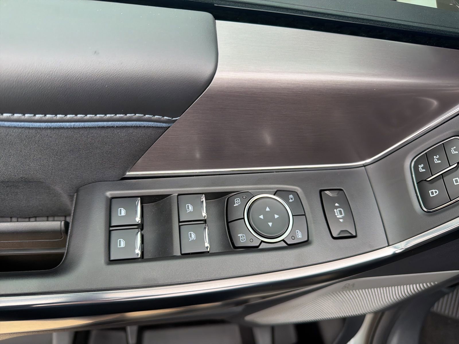 New 2026 Ford F250 Platinum w/ FX4 Off-Road Package image 15