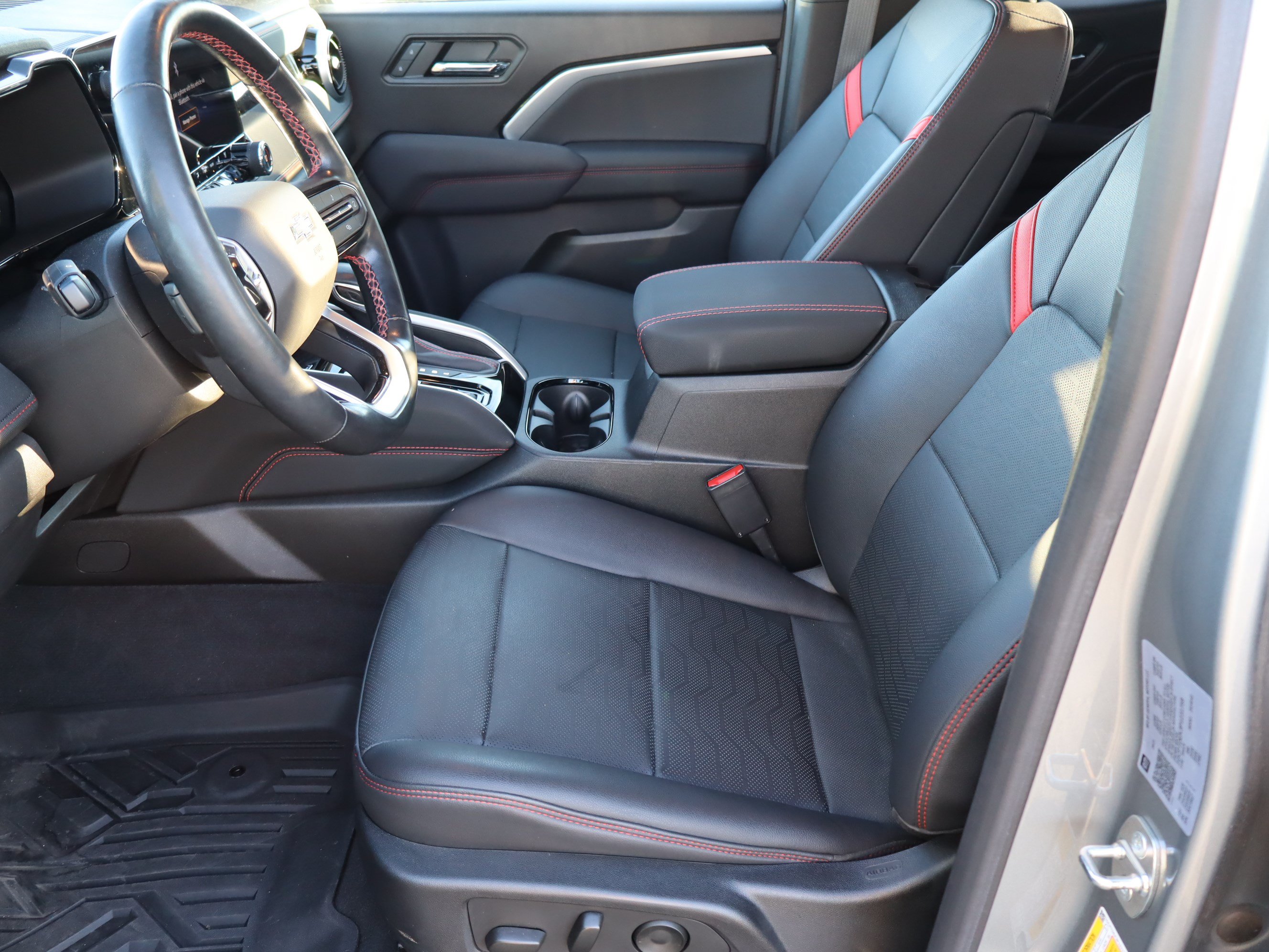 Used 2023 Chevrolet Colorado Z71 w/ Z71 Convenience Package 2 AWD/4WD image 17