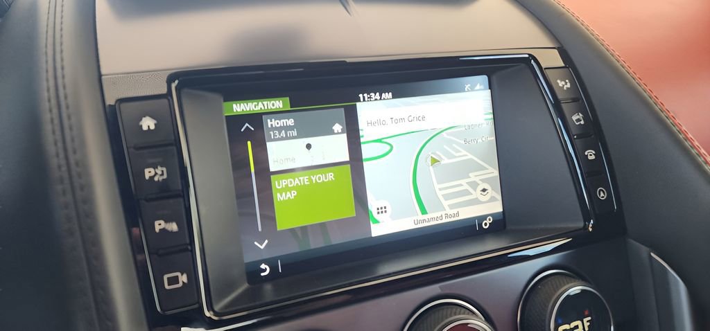 Used 2018 Jaguar F-TYPE R image 28