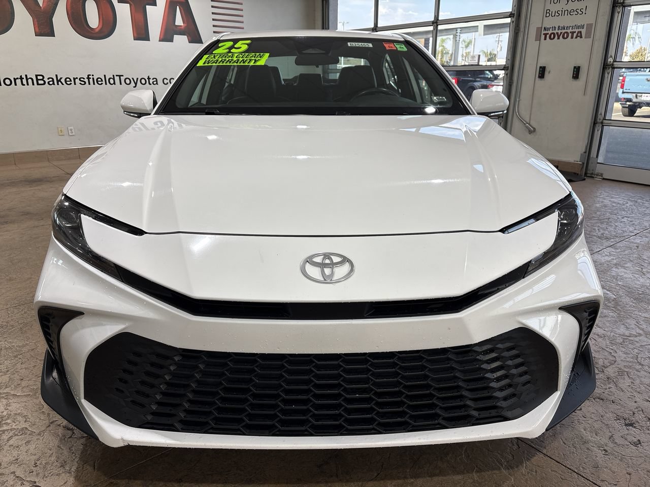 Used 2025 Toyota Camry SE FWD image 5