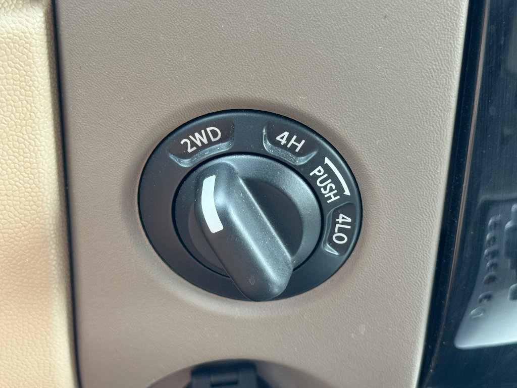 Used 2013 Nissan Titan SV w/ SV Value Truck Pkg AWD/4WD image 17