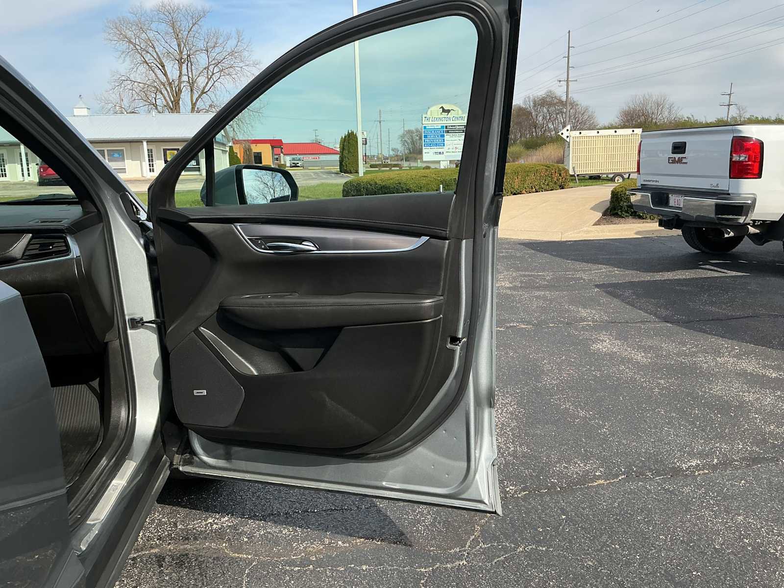 Used 2024 Cadillac XT6 Luxury w/ LPO, Floor Liner Package image 28