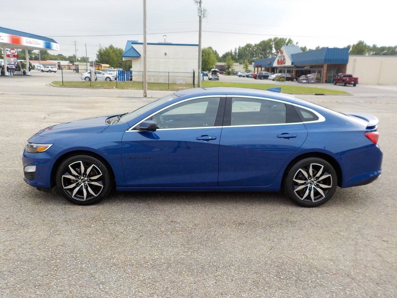Used 2023 Chevrolet Malibu RS FWD image 2