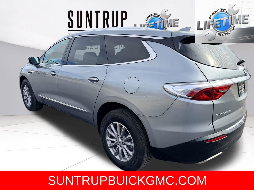 Used 2024 Buick Enclave Essence image 4