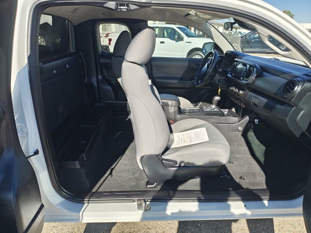 Used 2022 Toyota Tacoma SR AWD/4WD image 2