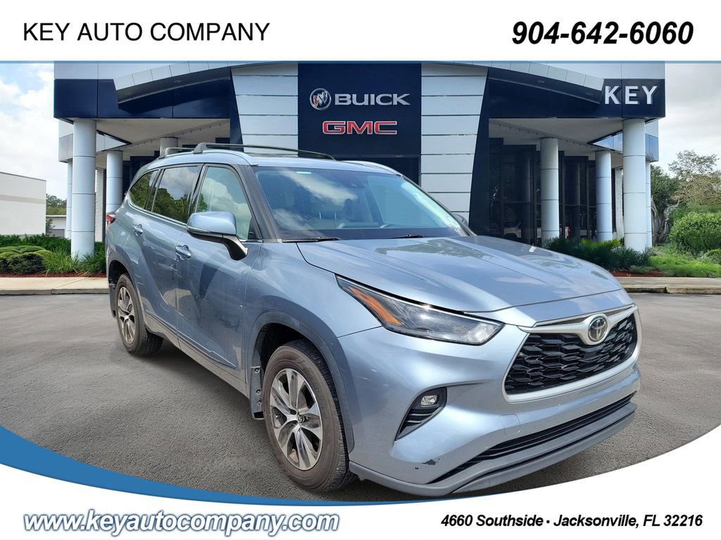 Used 2021 Toyota Highlander XLE AWD/4WD video 1