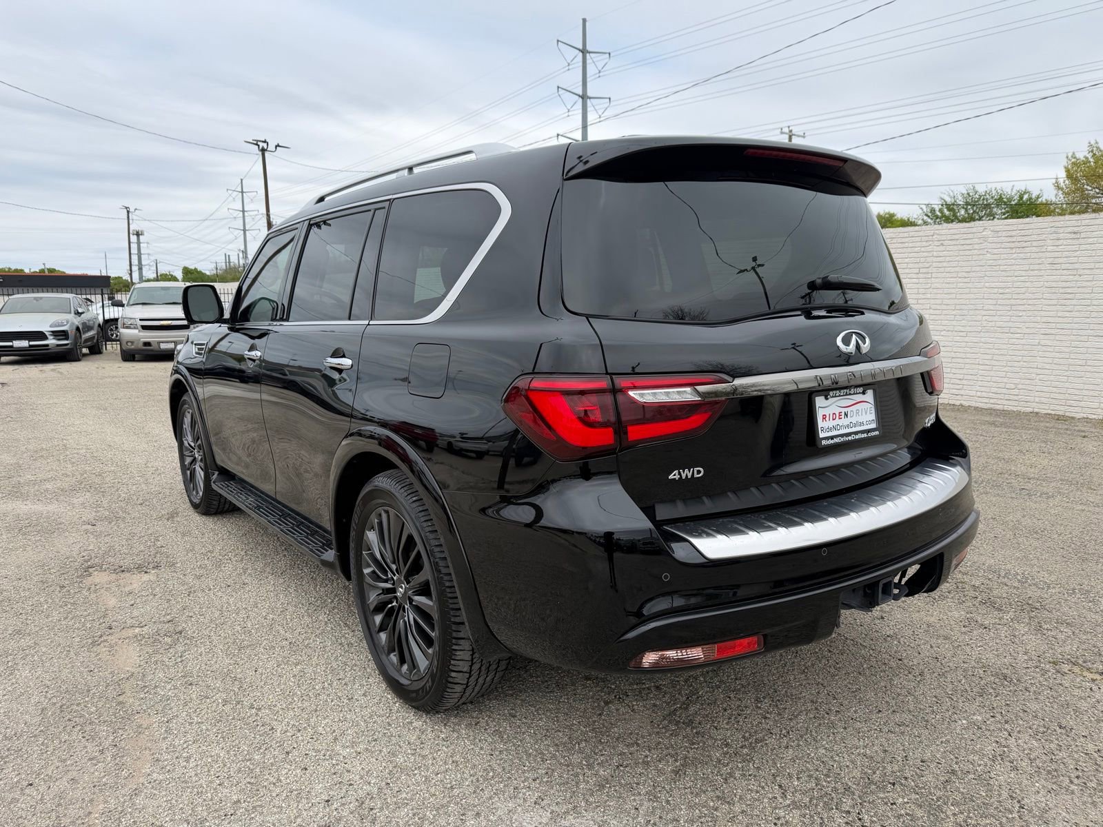 Used 2023 INFINITI QX80 Premium Select w/ Cargo Package image 4