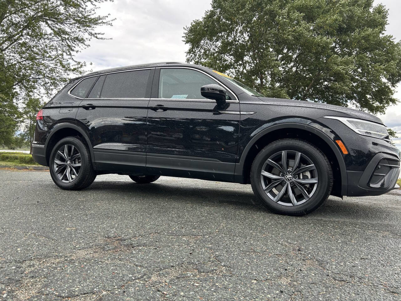 Used 2022 Volkswagen Tiguan SE image 24