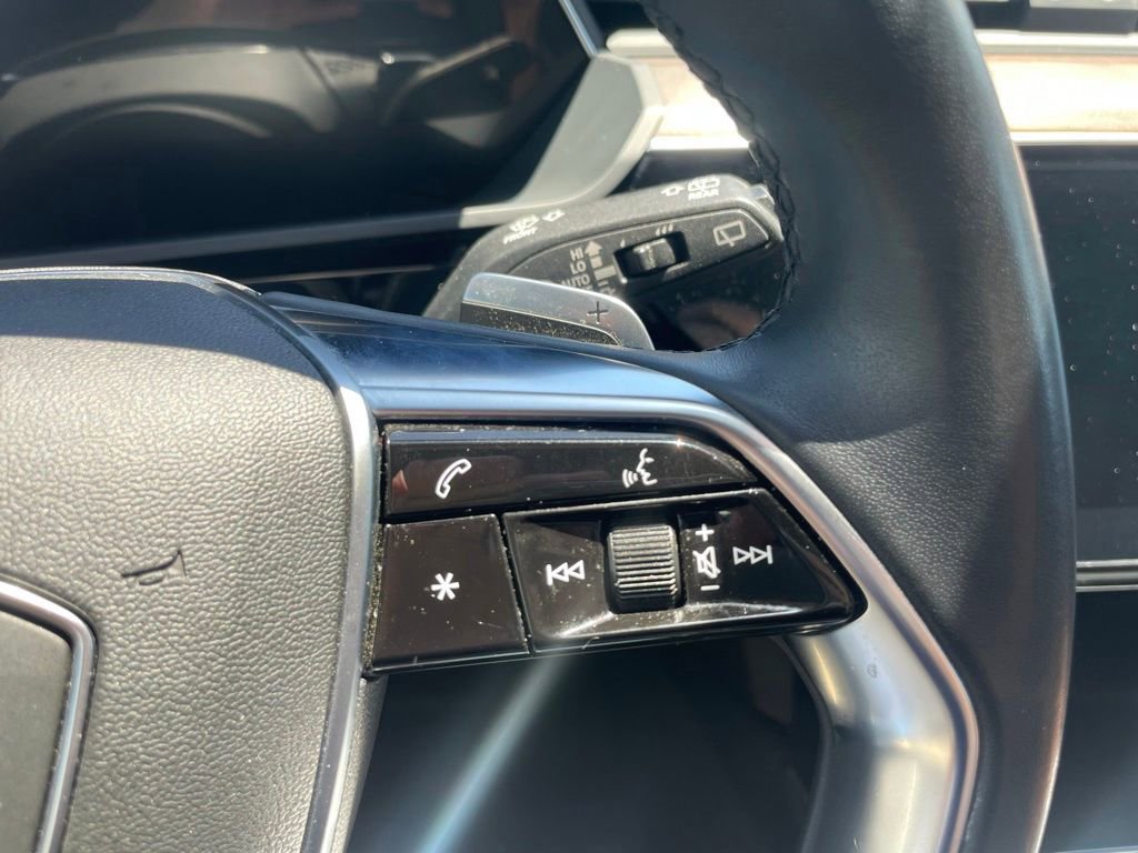 Used 2022 Audi e-tron Premium w/ Convenience Plus Package AWD/4WD image 25