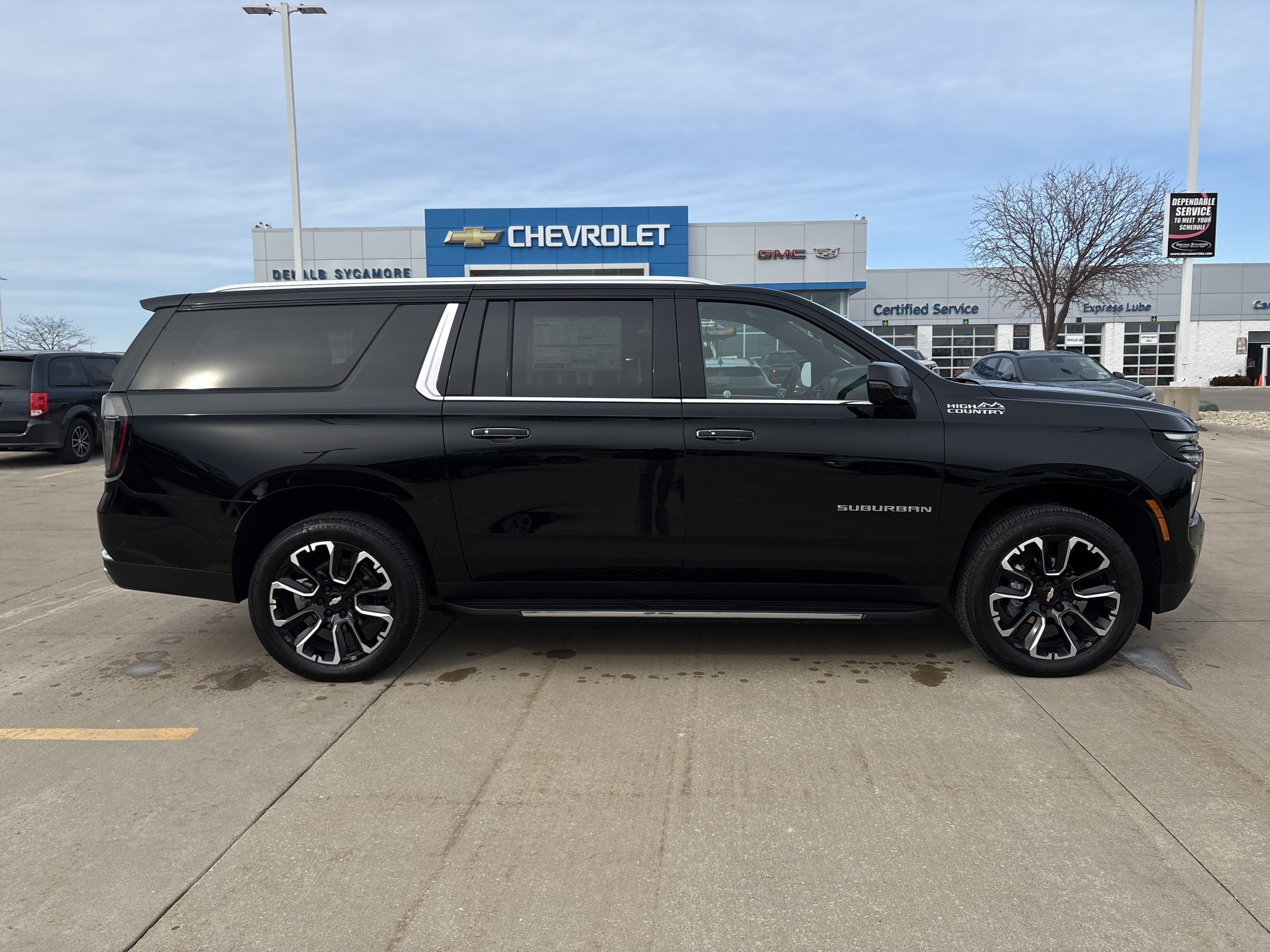 New 2025 Chevrolet Suburban High Country w/ LPO, Illumination Package AWD/4WD image 9