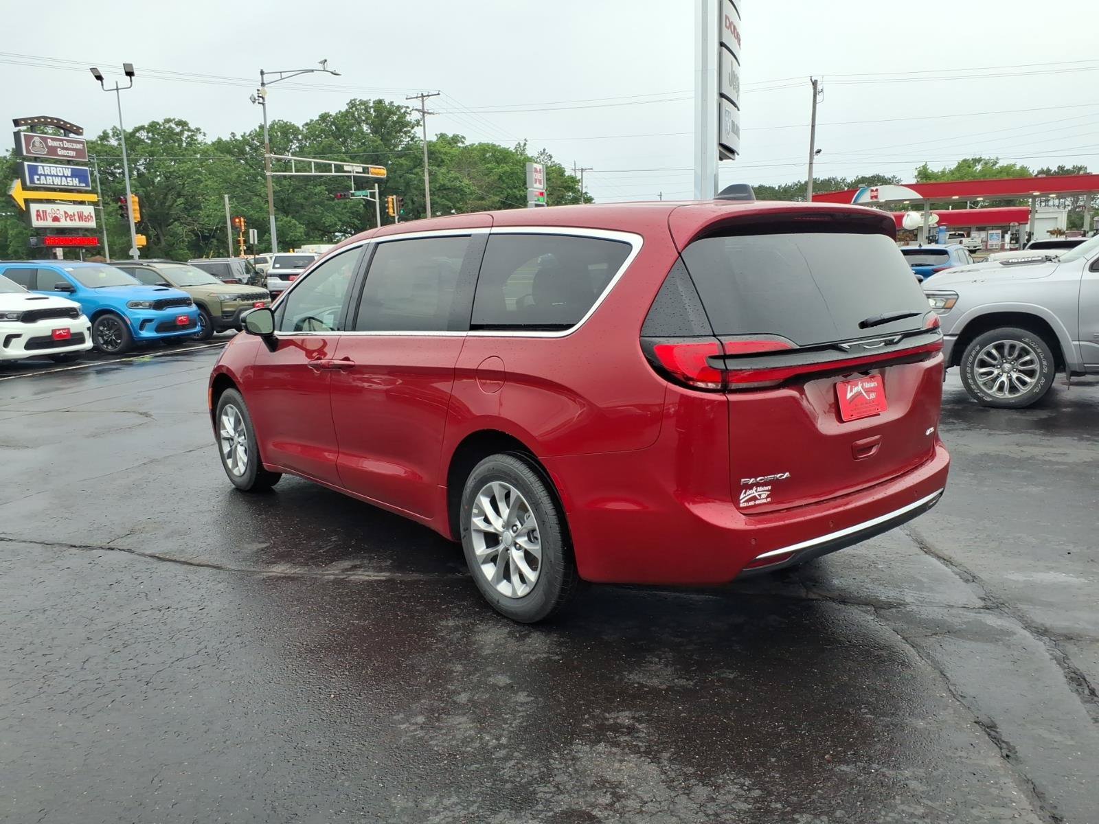 New 2027 Chrysler Pacifica Select AWD/4WD image 2