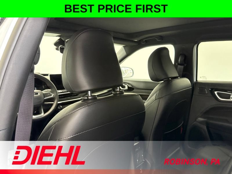 New 2026 Jeep Compass Trailhawk w/ Sun, Sound & Navigation Group AWD/4WD image 15