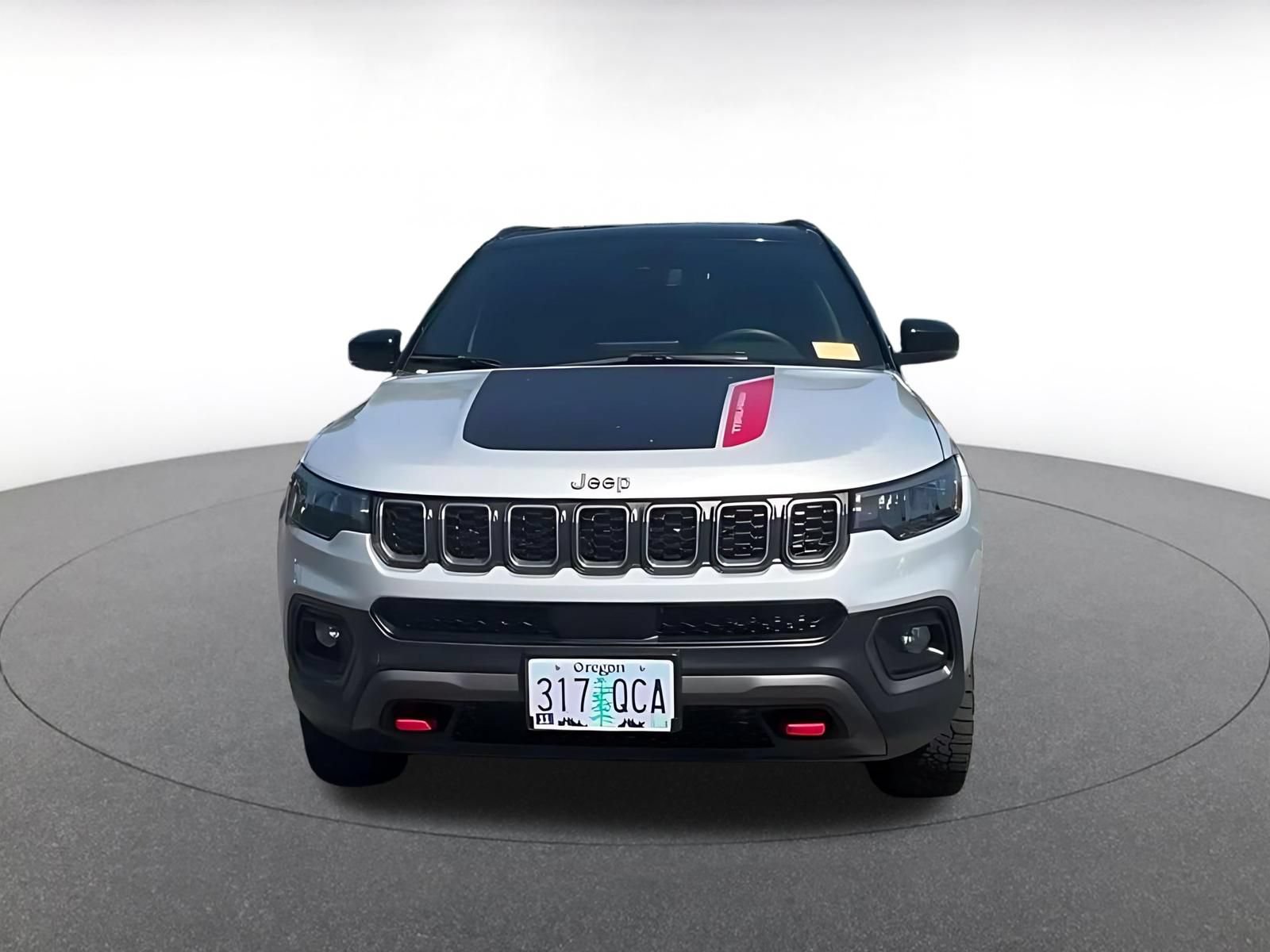 Used 2025 Jeep Compass Trailhawk AWD/4WD image 4