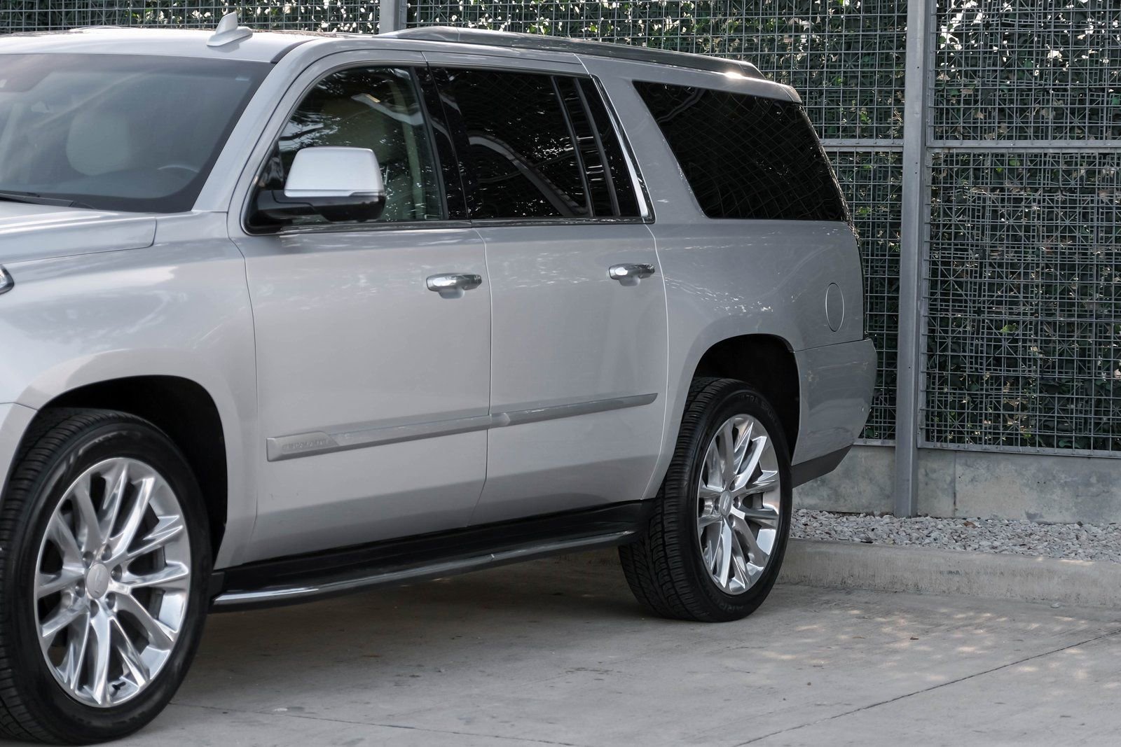 Used 2020 Cadillac Escalade ESV Luxury image 9