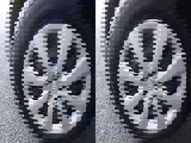 Used 2023 Toyota Corolla LE image 28