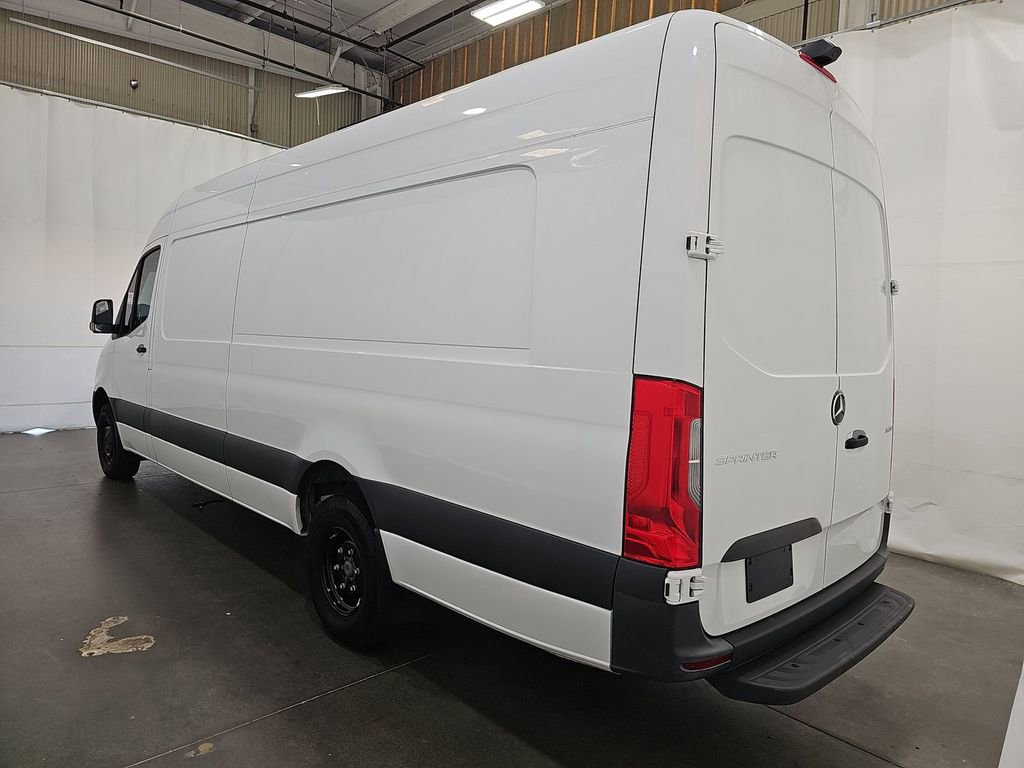 Used 2024 Mercedes-Benz Sprinter 3500 image 2