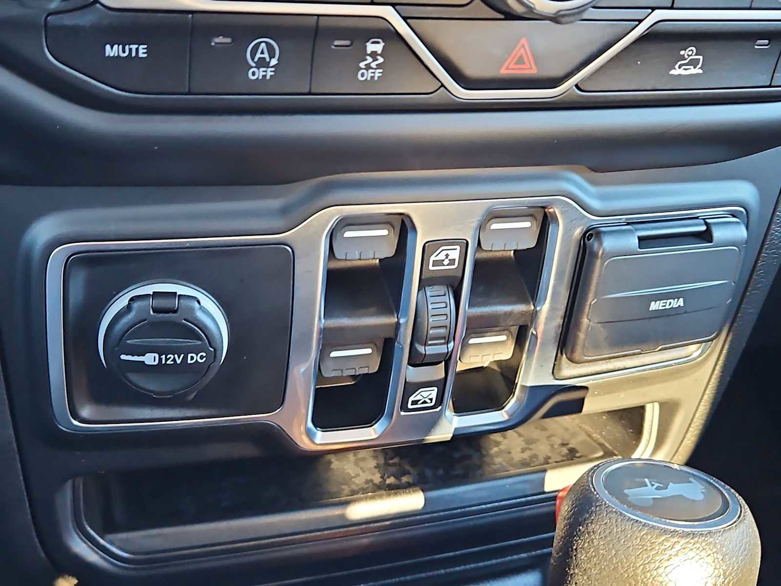 Used 2023 Jeep Wrangler Sport S image 28