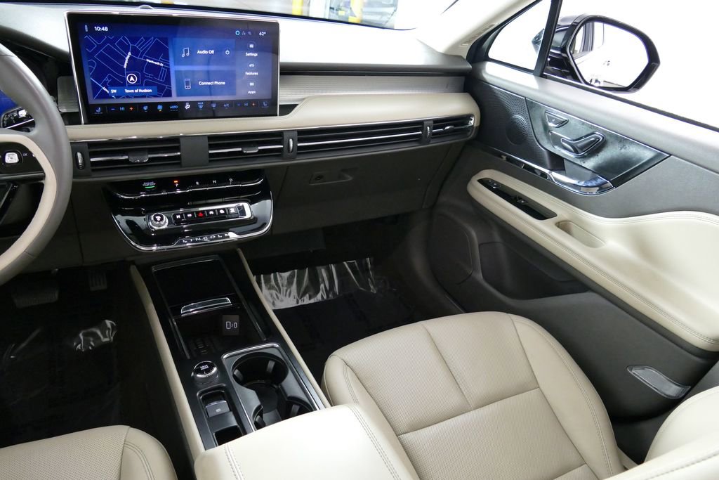 Used 2023 Lincoln Corsair AWD w/ Equipment Group 101A image 9