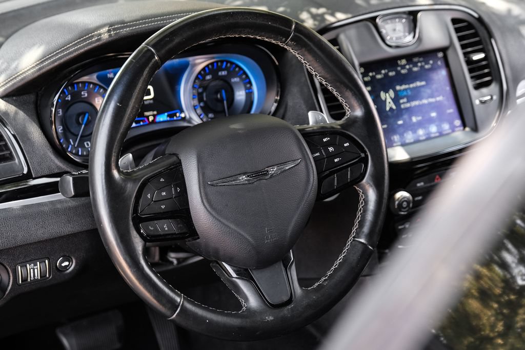 Used 2019 Chrysler 300 S RWD image 4