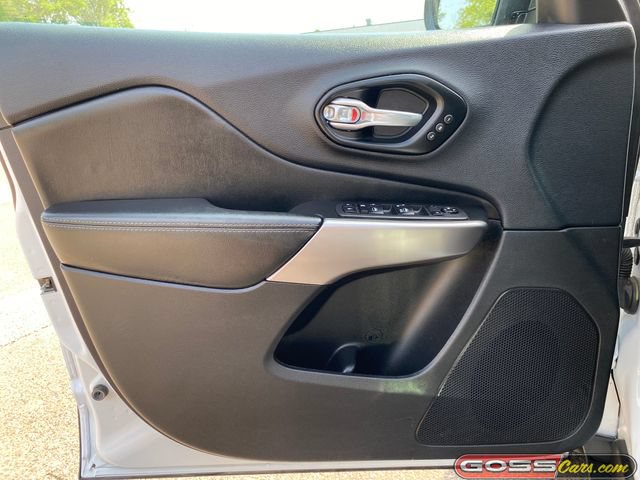 Used 2022 Jeep Cherokee Limited w/ Mopar Interior Package AWD/4WD image 25