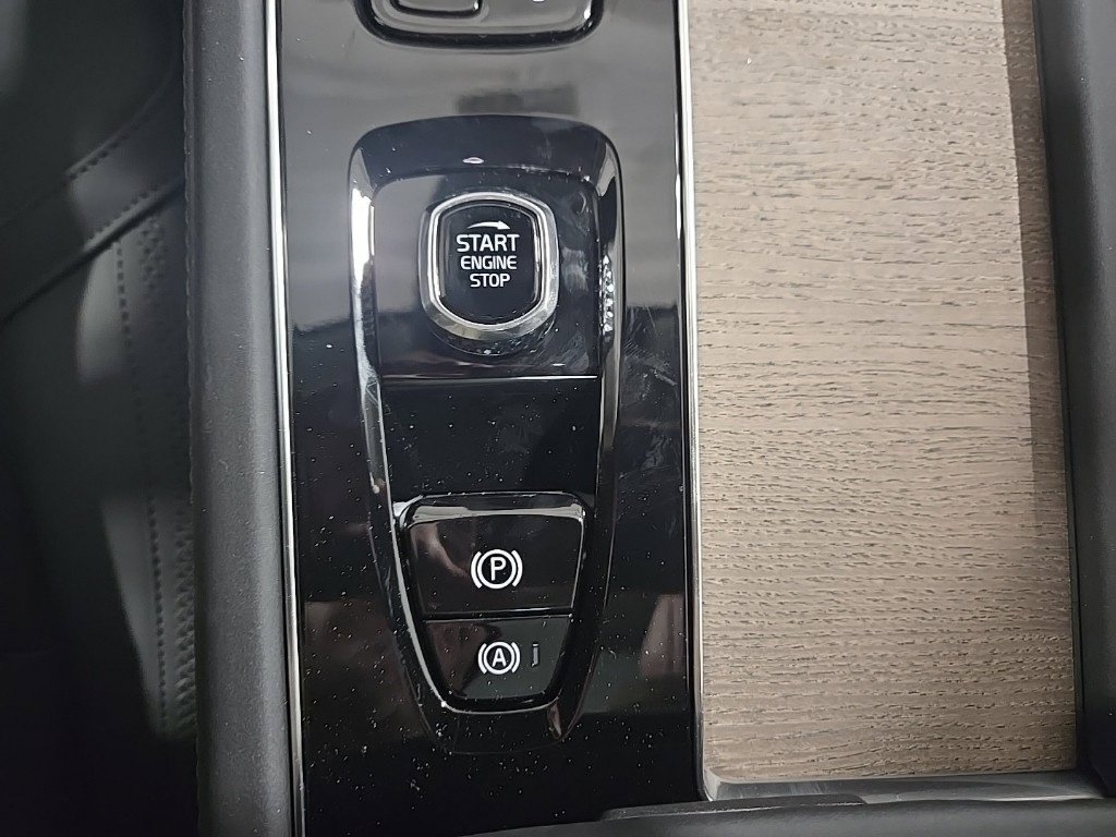 New 2026 Volvo XC90 B6 Plus w/ Protection Package AWD/4WD image 13