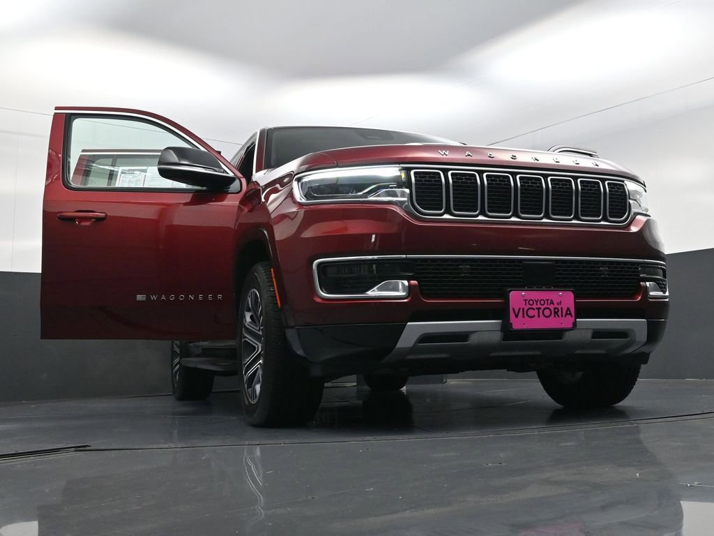 Used 2025 Jeep Wagoneer L Series II w/ 8-pass Seating Package image 30