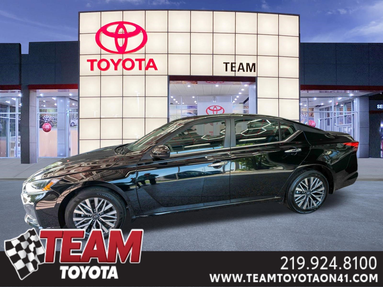 Used 2024 Nissan Altima 2.5 SV w/ SV Premium Package image 1