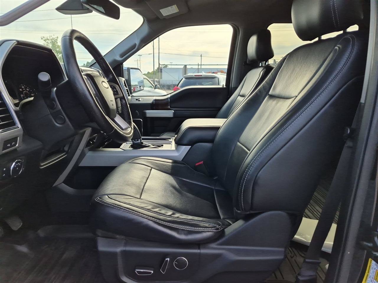 Used 2017 Ford F150 Lariat w/ Equipment Group 502A Luxury AWD/4WD image 15