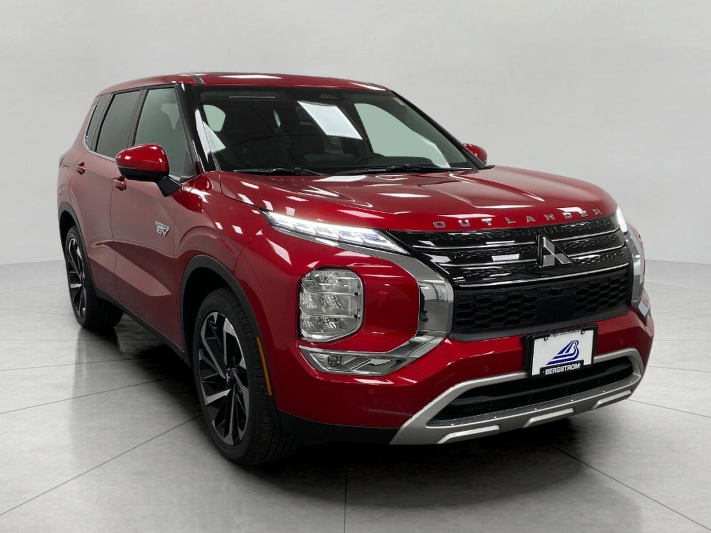 New 2025 Mitsubishi Outlander 4WD Plug-In Hybrid image 1