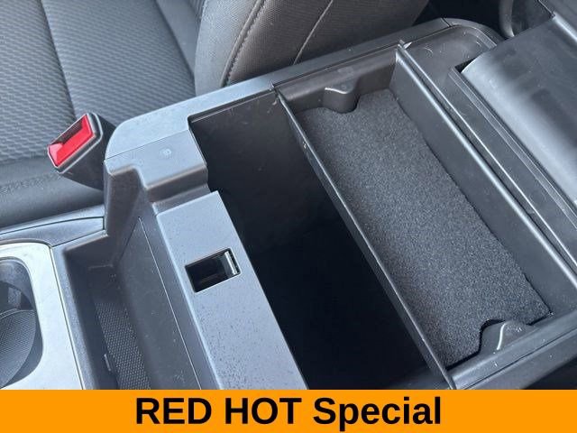 Used 2023 Ford Explorer XLT image 29