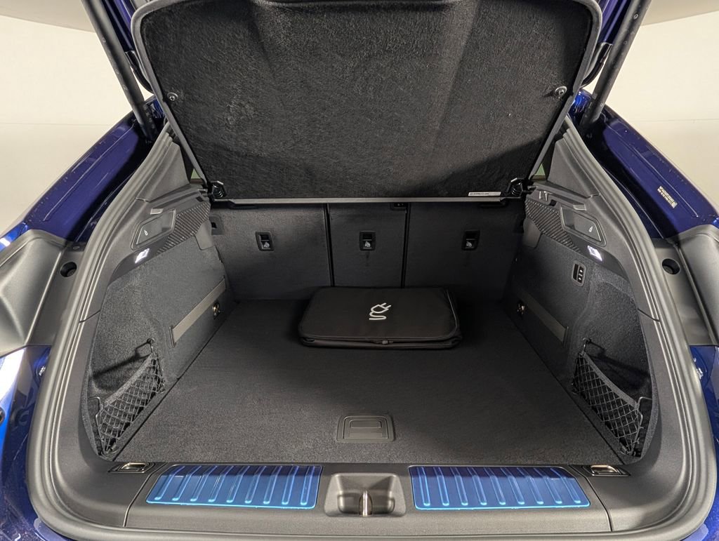 New 2026 Porsche Macan 4 Electric image 17