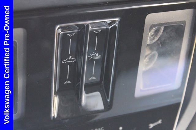 Used 2025 Volkswagen Atlas Cross Sport SE w/ Panoramic Sunroof Package image 30