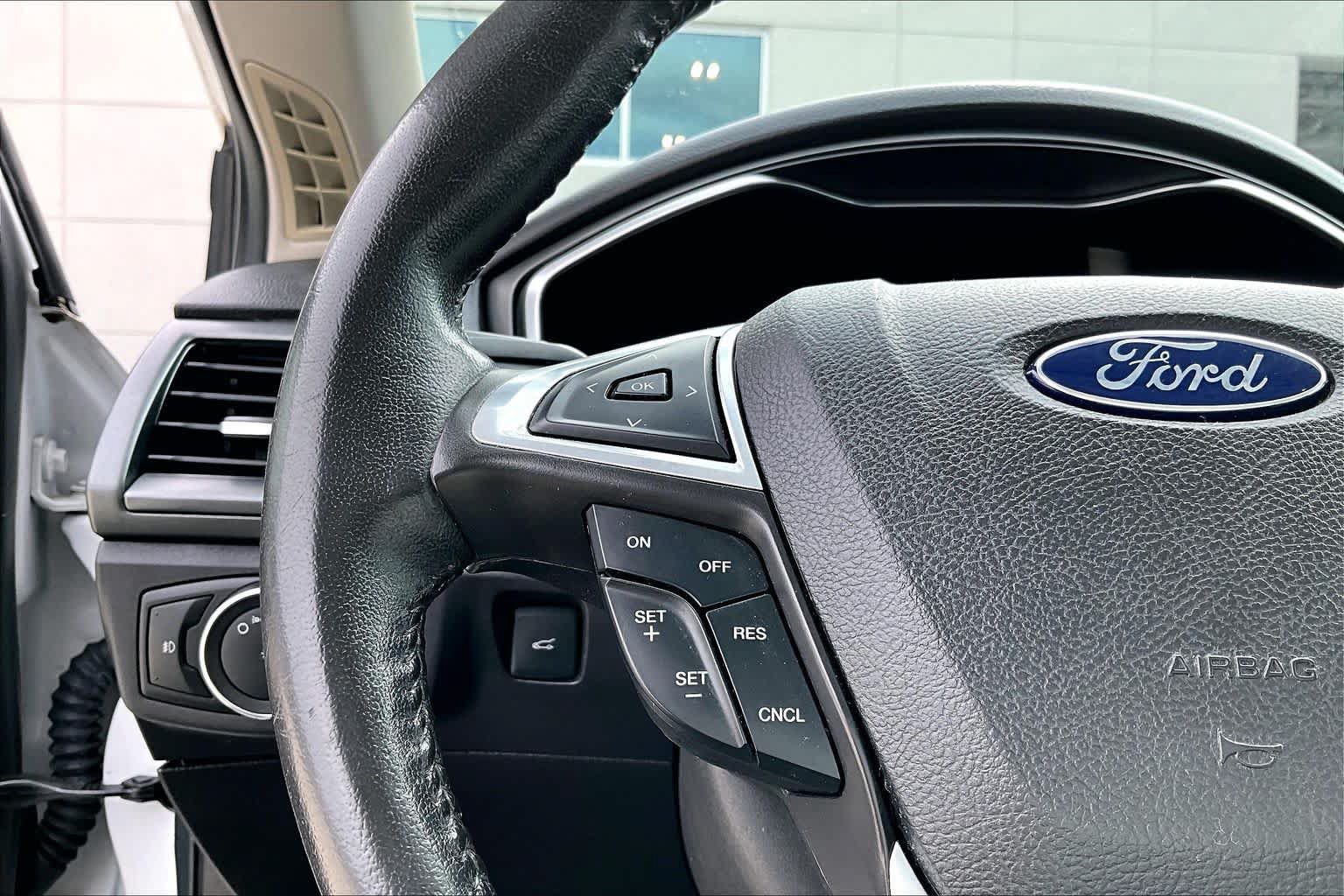 Used 2016 Ford Fusion Titanium FWD image 21