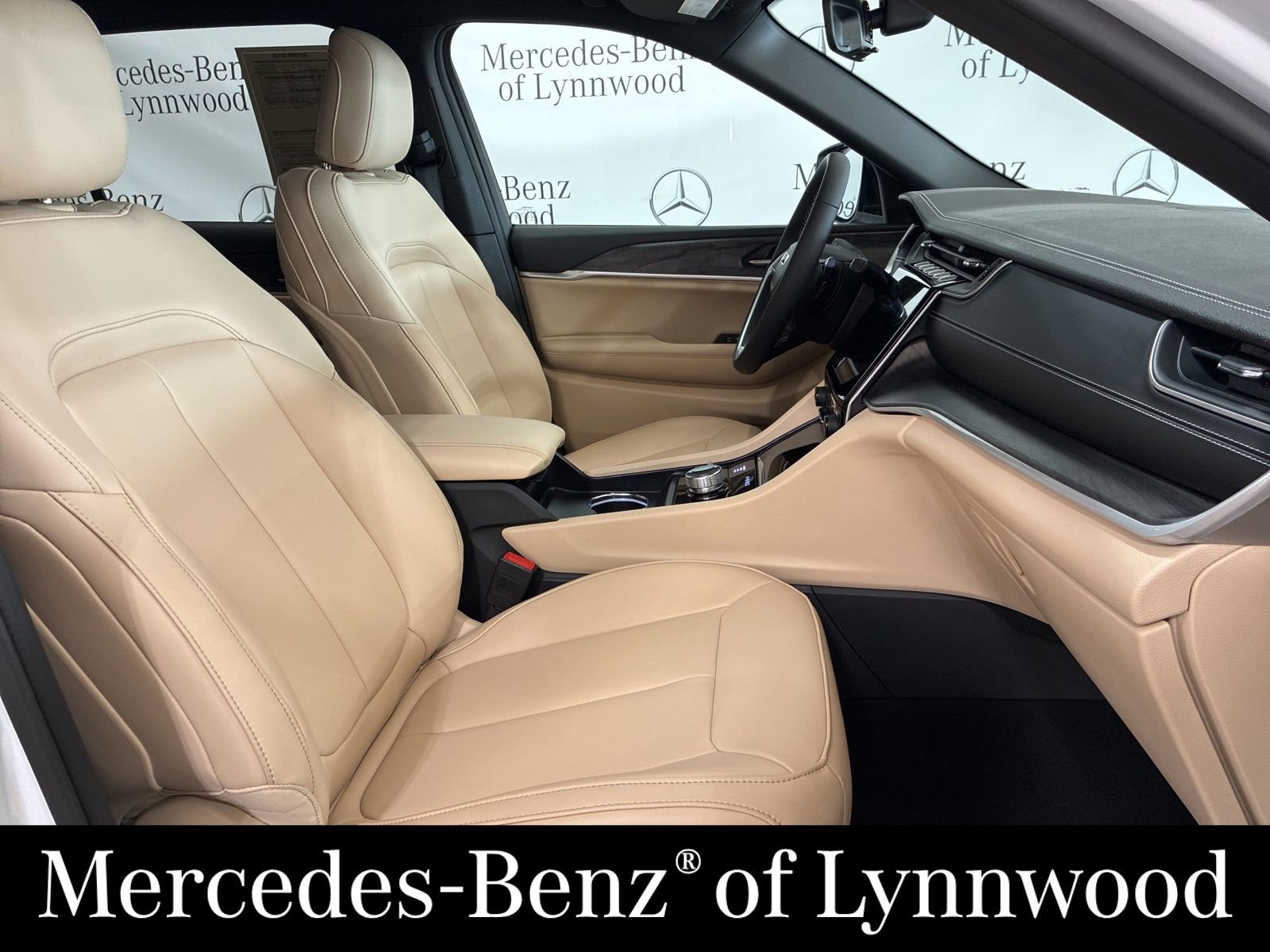 Used 2025 Jeep Grand Cherokee L Limited image 25