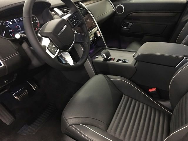 New 2023 Land Rover Discovery Metropolitan Edition image 11