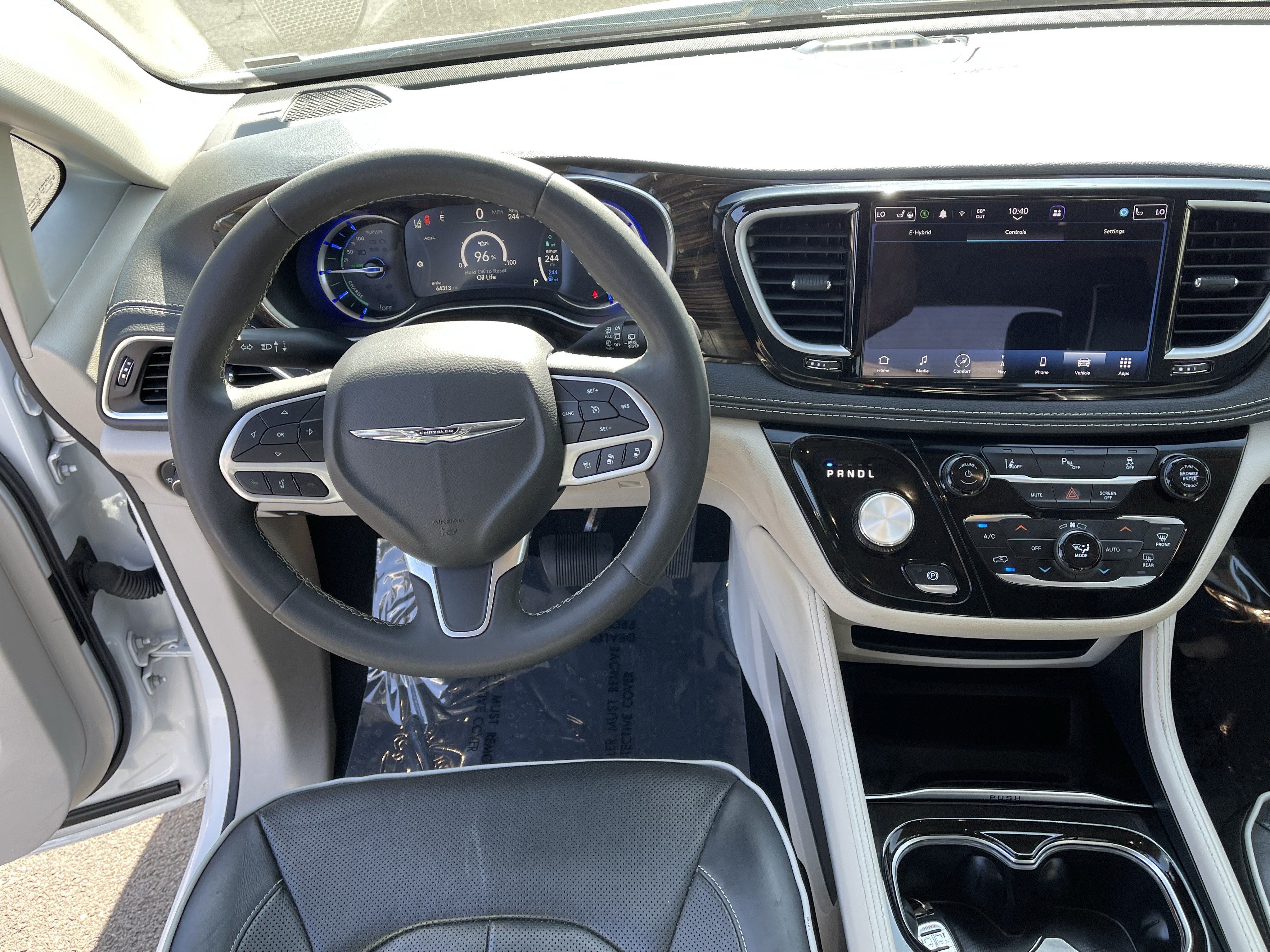 Used 2023 Chrysler Pacifica Limited FWD image 12