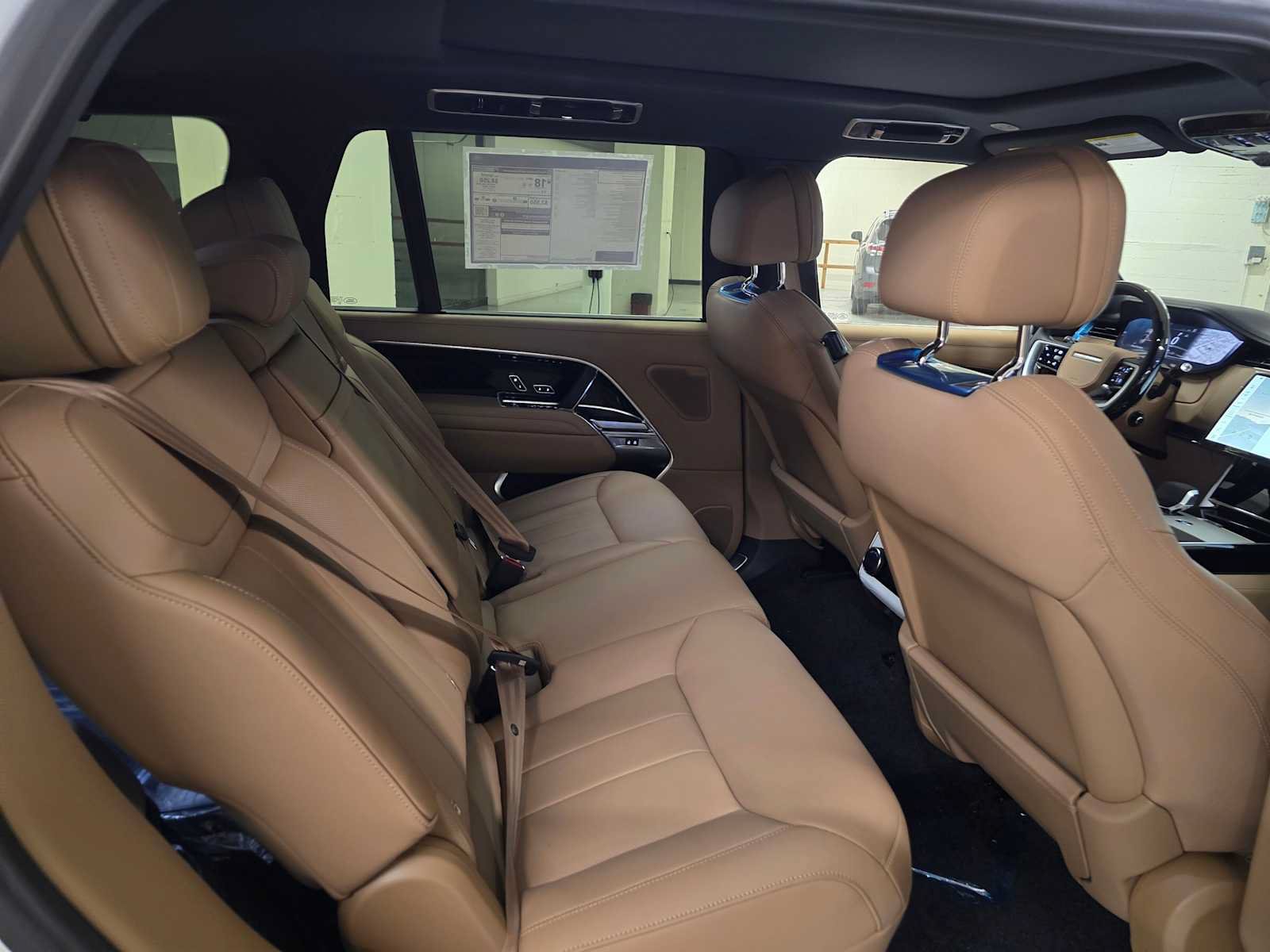 New 2025 Land Rover Range Rover Long Wheelbase SE AWD/4WD image 13