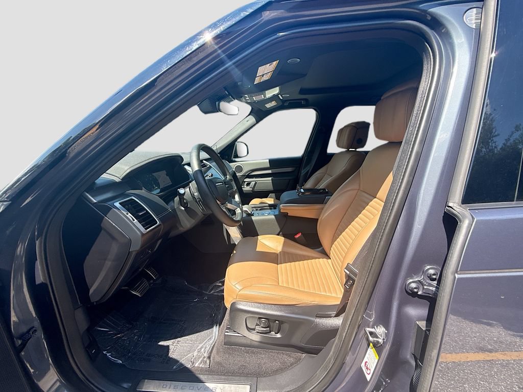 Used 2024 Land Rover Discovery Dynamic SE AWD/4WD image 23